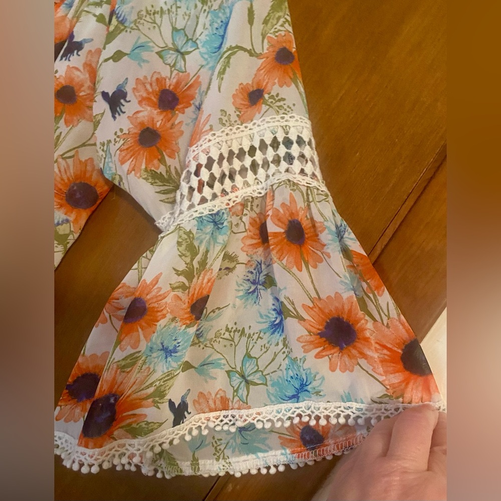 Easel Los Angeles EUC 23”PTP boho floral print 3/4 sleeves lace trim tassel tie - Picture 2 of 7